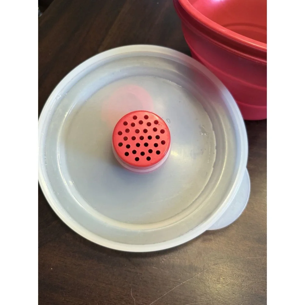 Pampered Chef Red Silicone Microwave Popcorn Popper Collapsible Vented Lid